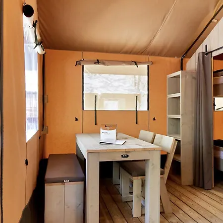 אוהל מפואר Glamping קוואלינו-טראפורטי